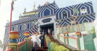 Karachi: Abdullah Shah Ghazis tomb temporarily closed